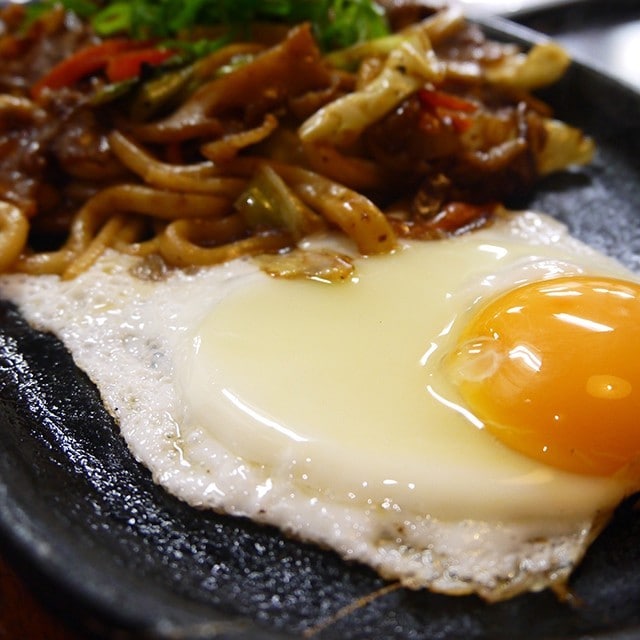 Cocina Tonkatsu japonés y udon