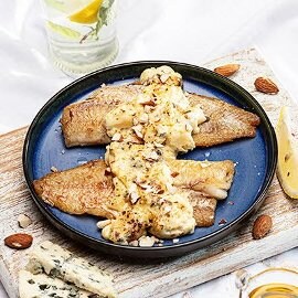 LENGUADO CON GRATIN DE ALMENDRAS Y QUESO AZUL LENGUADO CON GRATIN DE ALMENDRAS Y QUESO AZUL