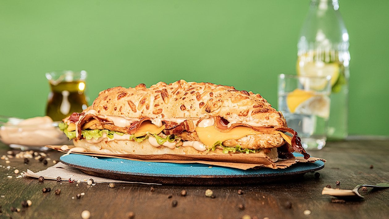 SANDWICH DE POLLO, CHEDDAR Y ADEREZO DE BBQ – - Receta