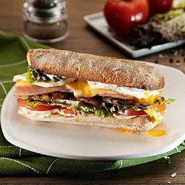 SANDWICH DE VEGETALES GRILLADOS Y QUESO BRIE SANDWICH DE VEGETALES GRILLADOS Y QUESO BRIE