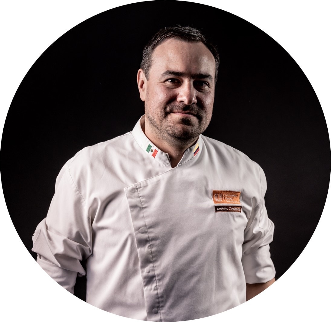 “Es una combinación de técnicas e ingredientes locales que realza cualquier proteína de mar o de tierra, y que destaca la abundancia y biodiversidad de nuestra región en un solo plato.” “Es una combinación de técnicas e ingredientes locales que realza cualquier proteína de mar o de tierra, y que destaca la abundancia y biodiversidad de nuestra región en un solo plato.”