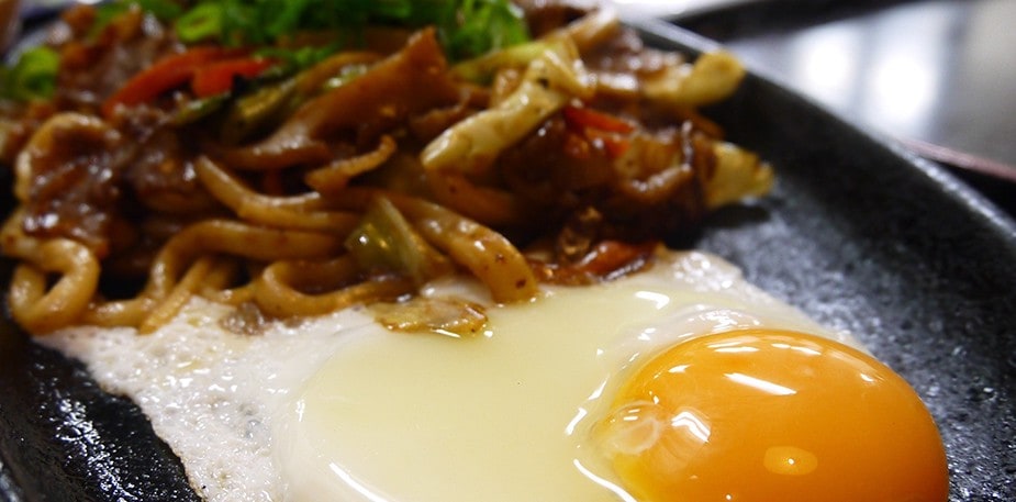 Cocina Tonkatsu japonés y udon