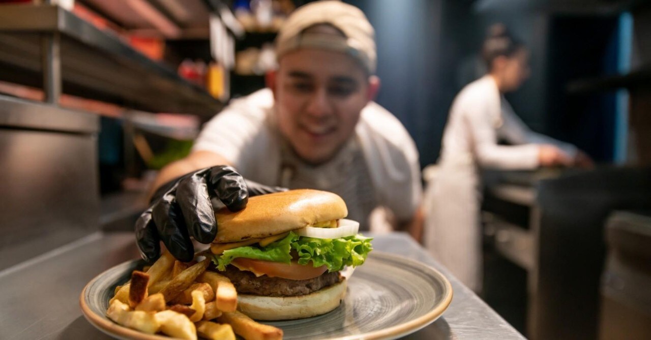 Cómo motivar al personal de un restaurante para reducir la rotación