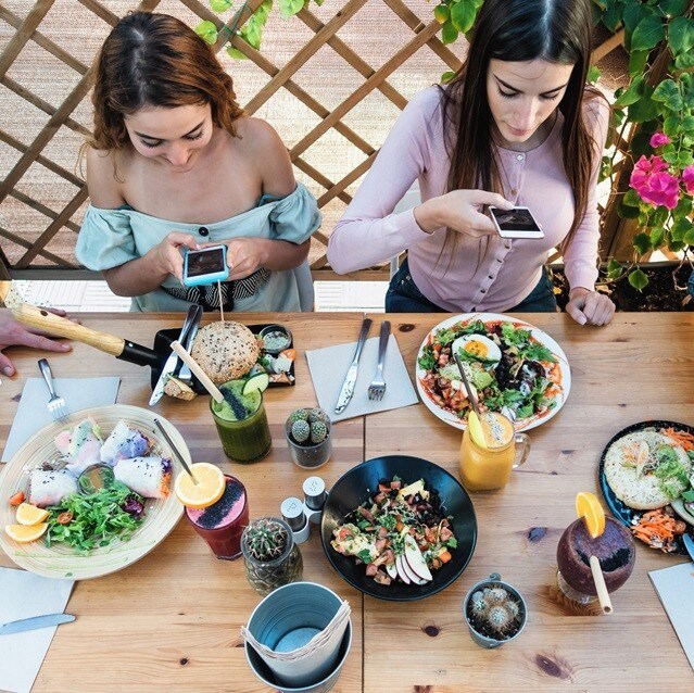 Fotos de comida: aumenta la exposición del local en las redes gracias a tus clientes