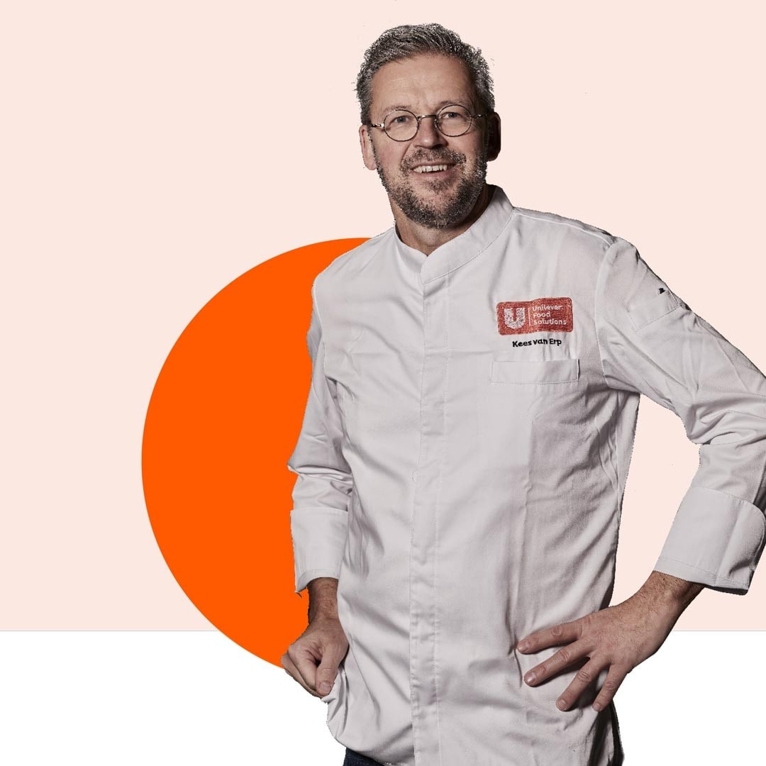 "Mantener tus menús en tendencia e inspiradores es algo que te mantiene ocupado como chef. Y esto es aún más desafiante hoy en día". "Mantener tus menús en tendencia e inspiradores es algo que te mantiene ocupado como chef. Y esto es aún más desafiante hoy en día".