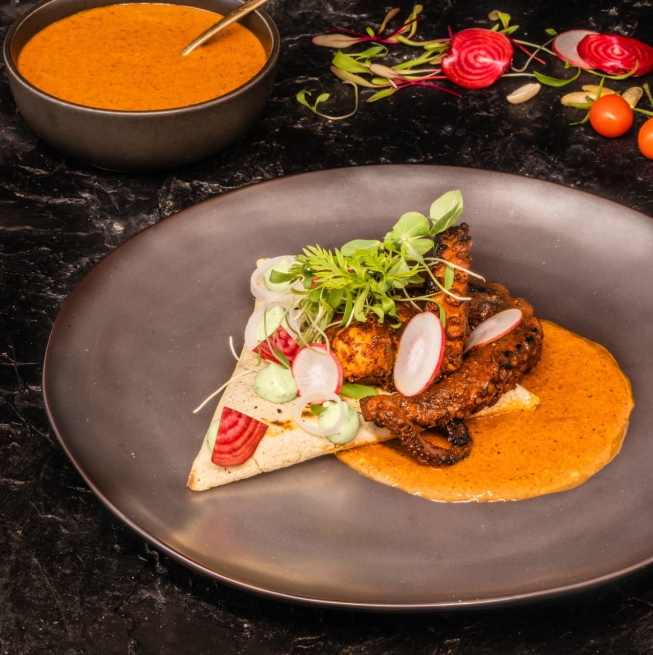 Innova con mariscos: suma a tu menú esta original Tetela con pulpo