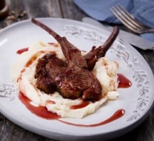 Plato de Cordero Sobre Montaña de Puré