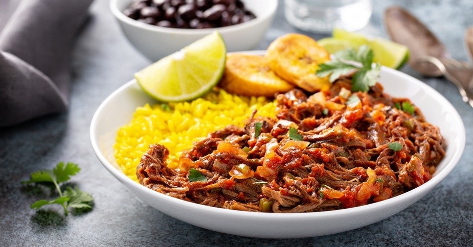 Todo sobre la cocción lenta, la técnica de cocina que necesitas perfeccionar para los platos de olla